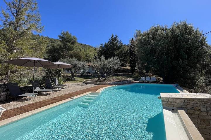 Location de vacances pour 6 personnes, avec Terrasse et Jardin à Claviers