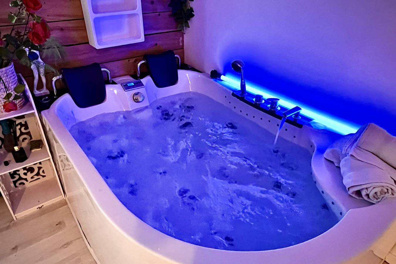 The Amantis suite, Xxl Bath and Sauna in Mauguio in Mauguio, Côte d'Améthyste
