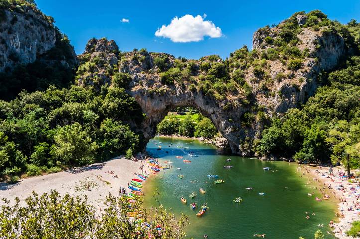 Camping pour 4 personnes, avec Terrasse et Piscine en Ardèche