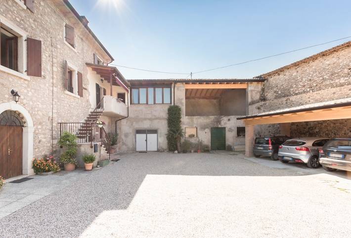 Ganze Wohnung, Charmantes Ferienapartment "Casa Adriano I Castion/Campagnola" in der Nähe des Gardasees mit Bergblick und Wlan; Haustiere erlaubt in Costermano, Gardasee-Berge