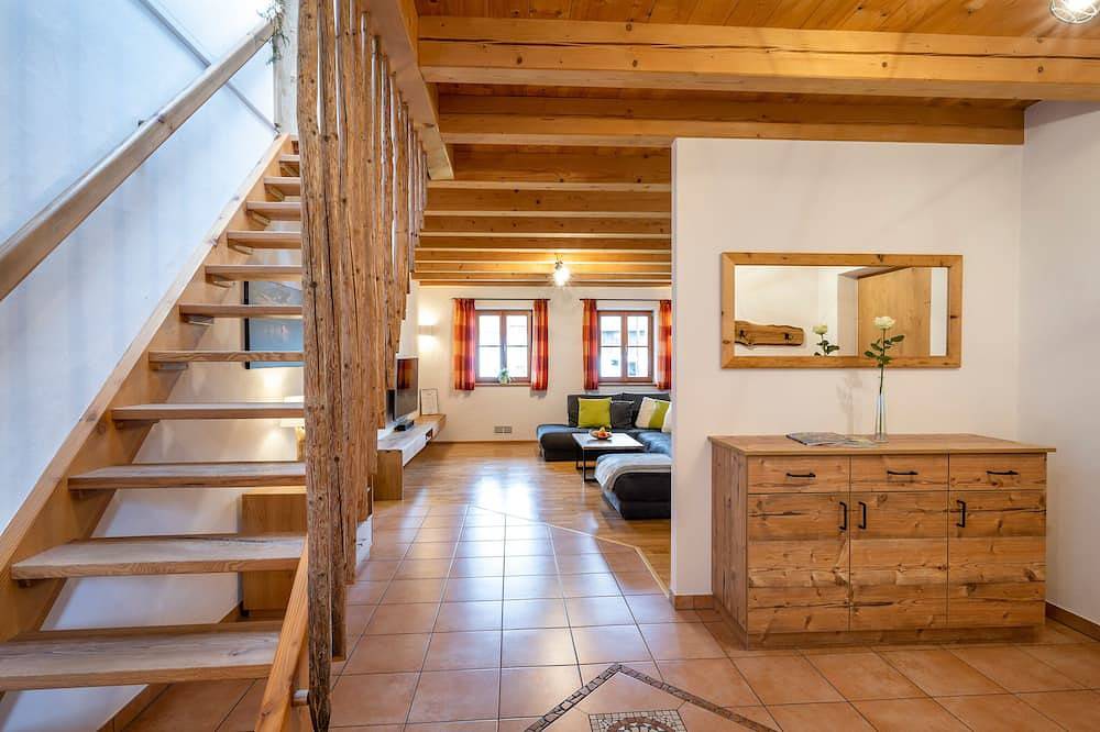 Ganze Wohnung, 4 Sterne Ferienwohnung Schererhof-Chiemgau, 125qm, 3 separate Schlafzimmer in Pittenhart, Chiemsee