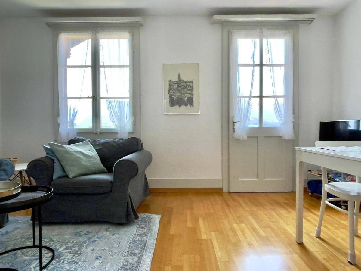 Ganze Wohnung, Amazing View with Balcony and free Parking in Oberhofen am Thunersee, Thunersee