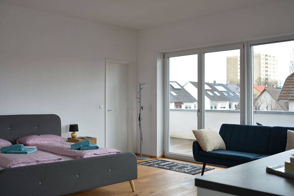 Ganze Wohnung, Schwarzwald Lahr Europapark Sunshine Penthouse - 2 Zimmer Apartement in Lahr, Mittlerer Schwarzwald