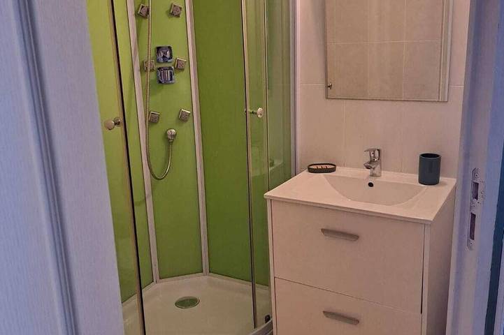 Apartamento entero, La Tanière de Bains - F1 Rdc in La Vôge-les-Bains, Región de Épinal