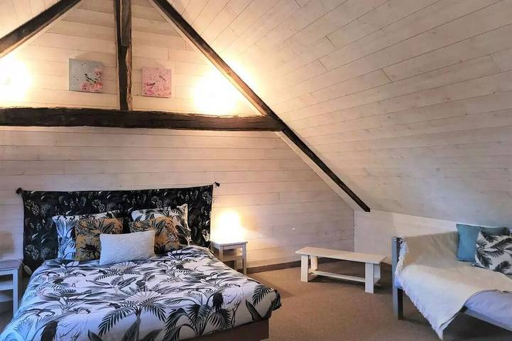 Location de vacances pour 5 personnes, avec terrasse et piscine à Condat-sur-Ganaveix - 4