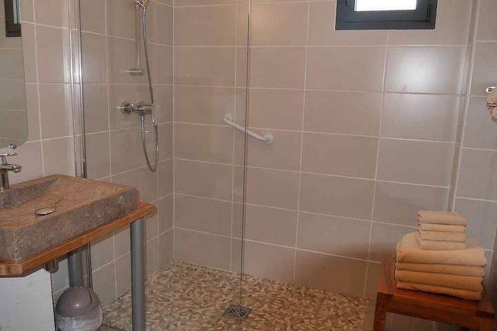 Location de vacances pour 2 personnes, avec Jacuzzi ainsi que Terrasse et Jardin à Oppède - 3