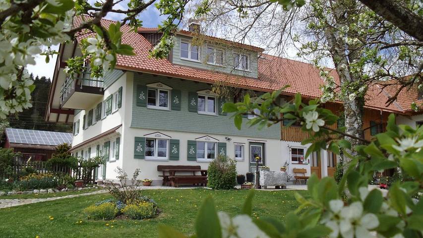 Ferienwohnung für 4 Personen, mit Balkon und Garten, kinderfreundlich in Isny im Allgäu