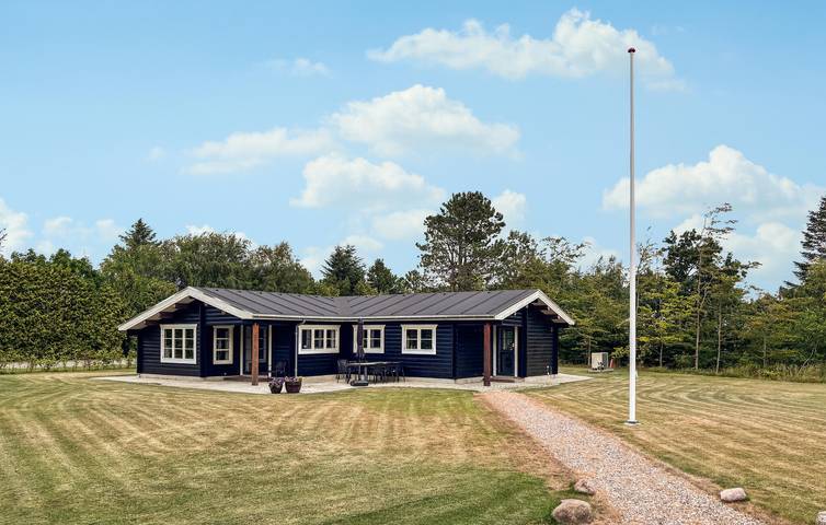 Ferieudlejning for 8 personer, med Terrasse og Have samt Sauna i Trend