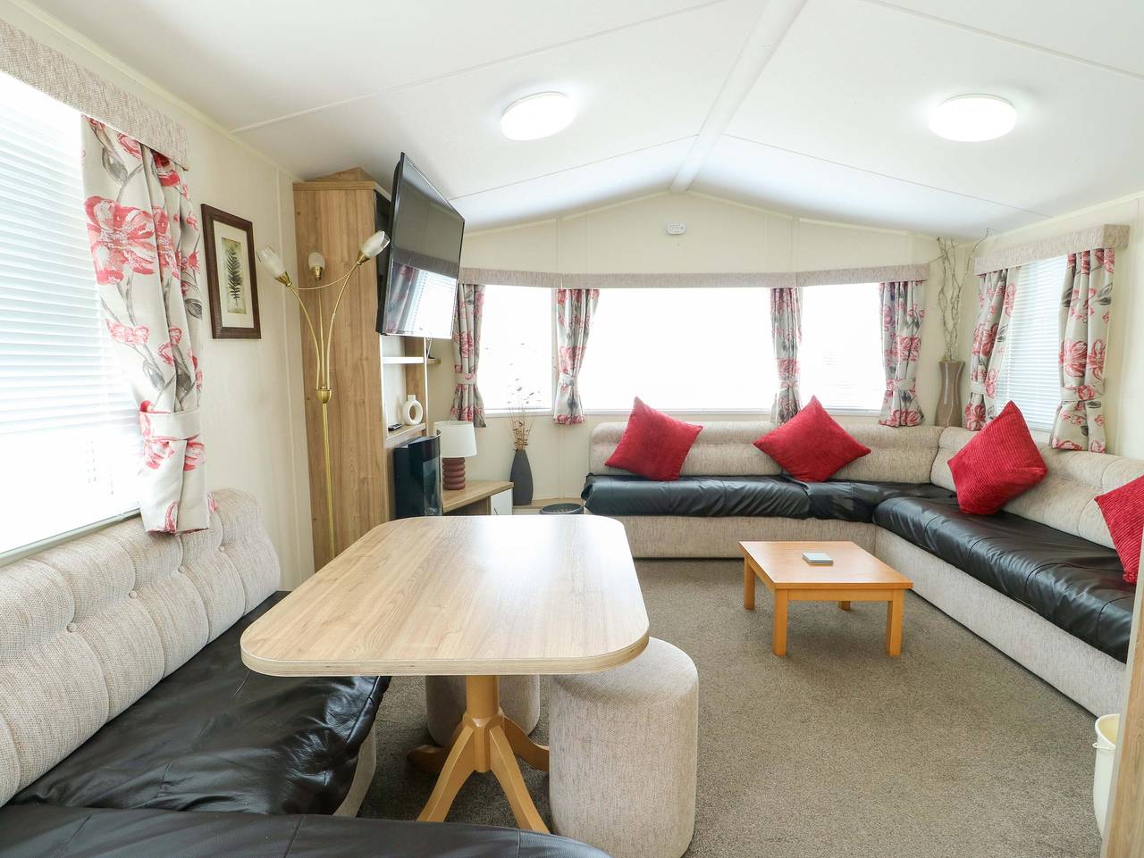 J J Caravan in Towyn, Conwy en omgeving