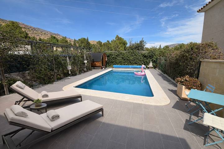 Feriehus for 10 personer, med hage i Costa Blanca