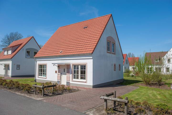 Bungalow für 9 Personen, mit Balkon/Terrasse und Terrasse sowie Garten