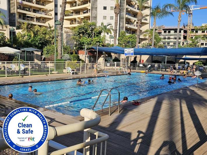 Appartement de vacances pour 4 personnes, avec jardin ainsi que vue et piscine, animaux acceptés