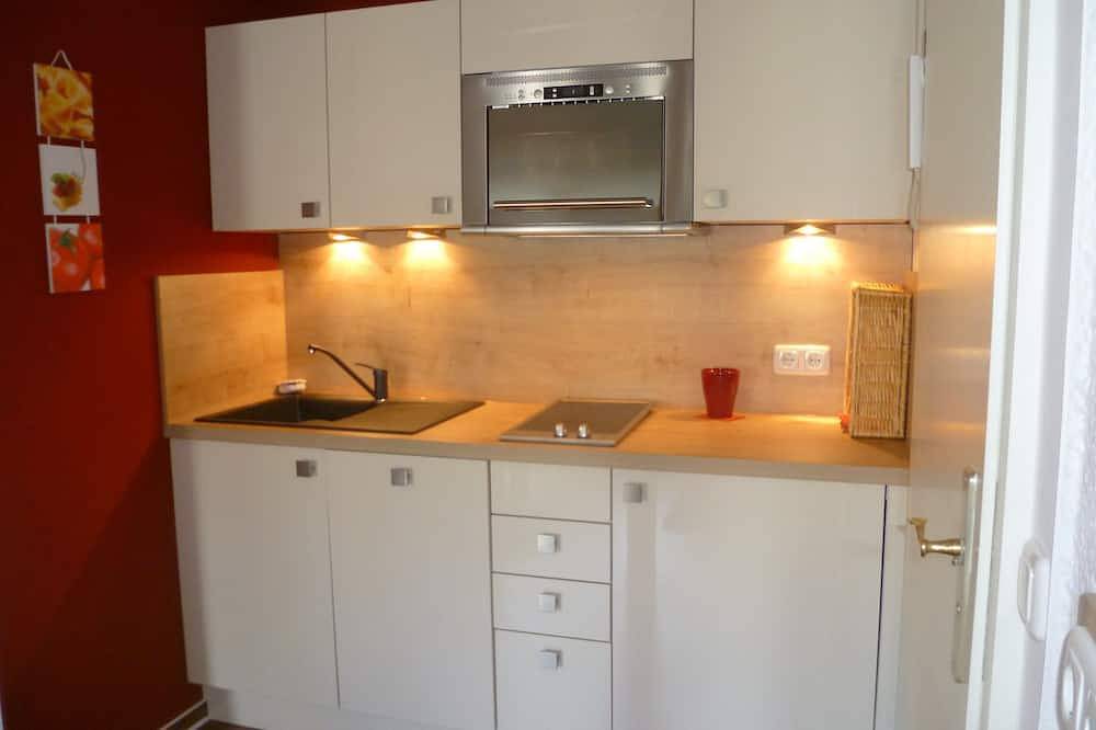 Entire apartment, Apartment stylish + cozy, in 3 minutes walk to the sea :) Parking lot directly on site in Warnemünde Strand, Warnemünde