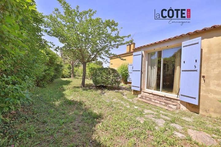 Location de vacances pour 8 personnes, avec piscine ainsi que jardin et terrasse à Gignac-la-Nerthe - 3