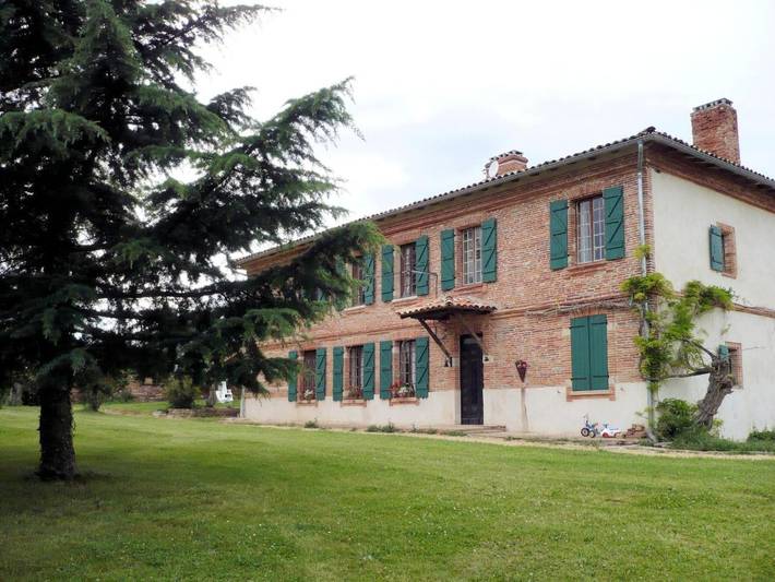 Chambre d’hôte pour 3 personnes, avec Terrasse ainsi que Jardin et Piscine