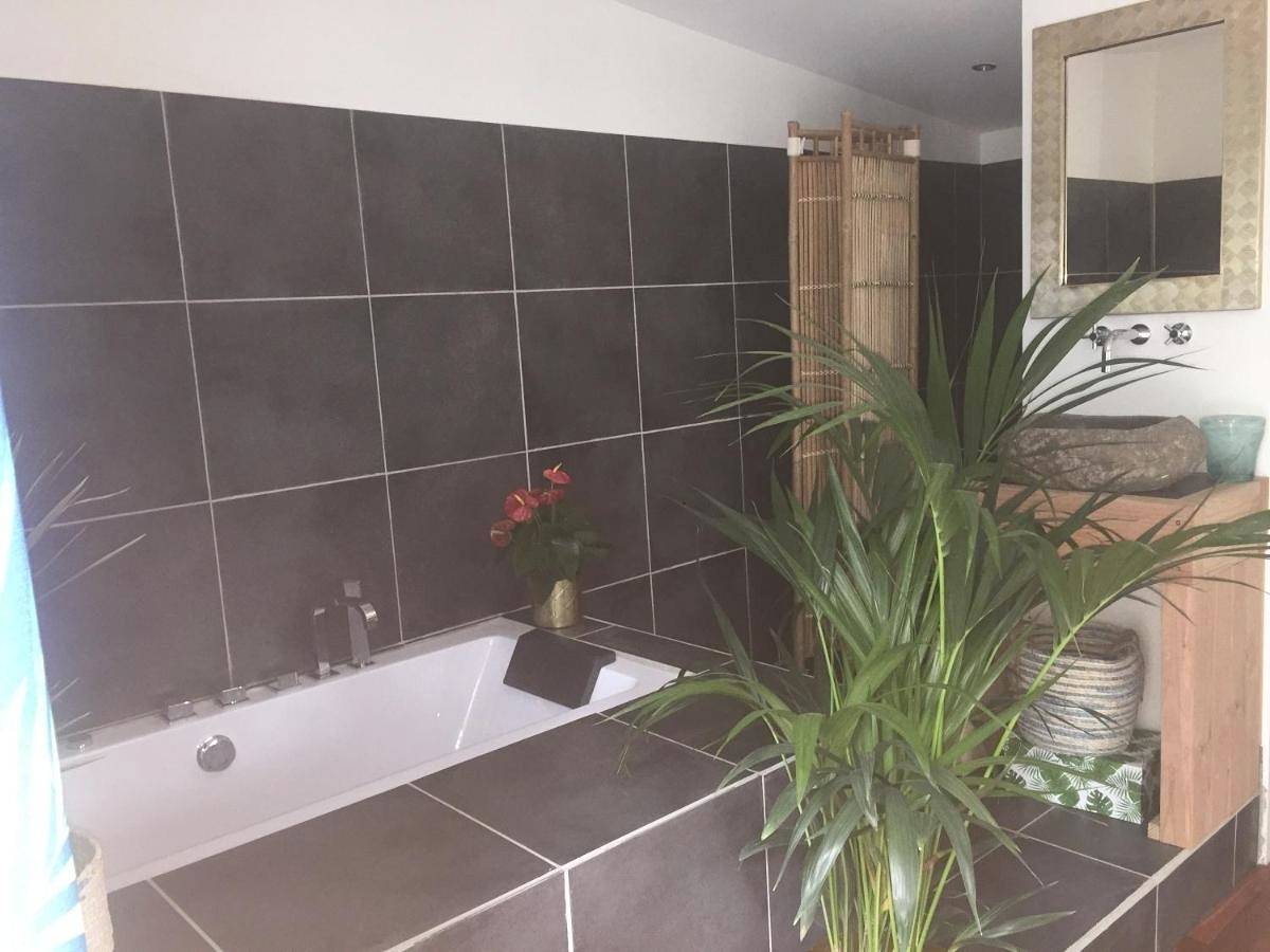 Insolite Bois Cailloux avec Spa in Saint-Remèze, Privas (arrondissement)