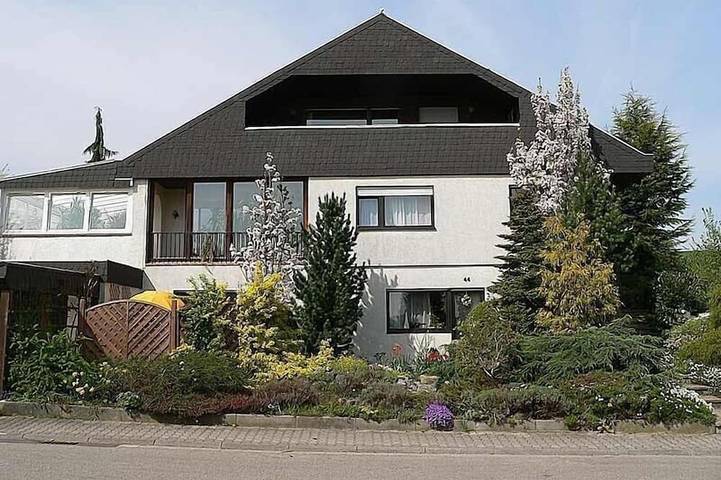 Ferienwohnung für 5 Personen, mit Balkon/Terrasse und Whirlpool sowie Terrasse und Garten in Sinsheim