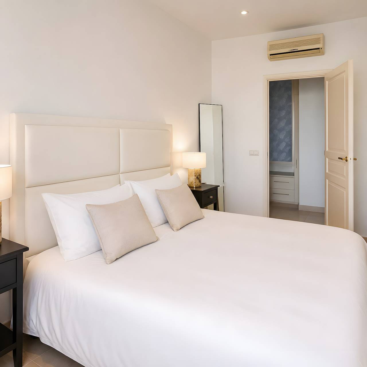 Entire apartment, Apartment '2 Bedroom  Cannes Center' in Cannes, Mediterranean Coast (France)