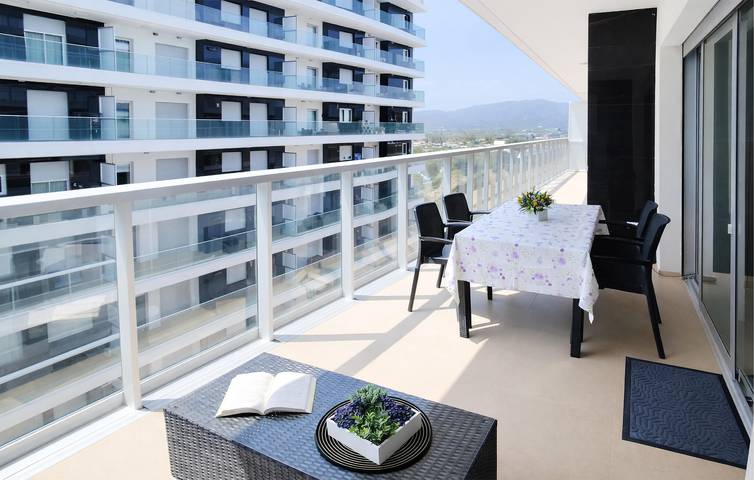 Gîte pour 6 personnes, avec terrasse et piscine, adapté aux familles à Cabanes - 2