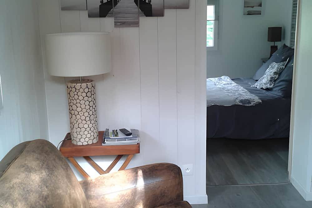 Holiday Home 'La Bastide De Mongiraud' with Shared Terrace, Communal Garden and Wi-Fi in Blanquefort, Bordeaux region