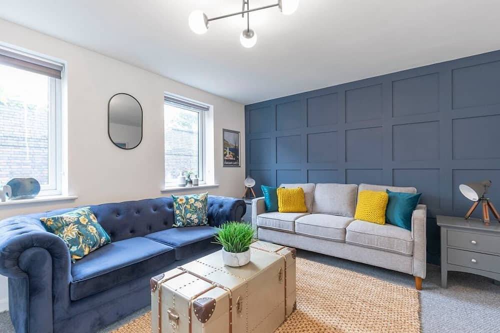 Moderne-Maison-Salle de bain privée-Vue sur Rue in Cheltenham, Gloucestershire