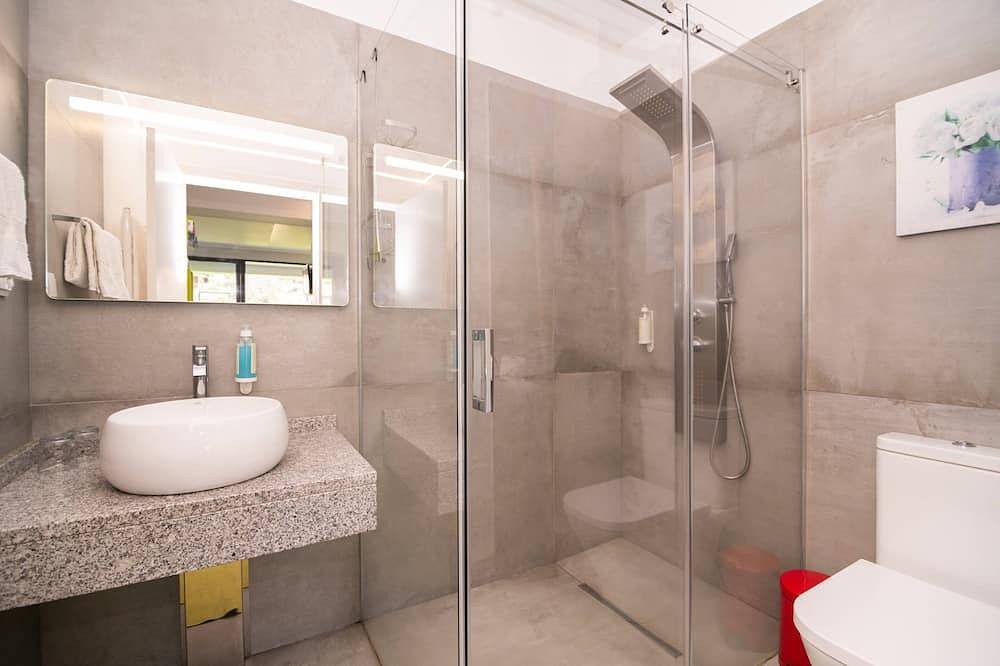 Lower-level Studio w/ kitchenett and patio in Santana, Madeira