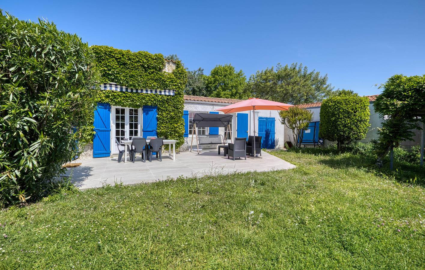 Cozy Apartment with Parking and Garden 2.5km from Plage de la Brée in Saint-Denis-d'Oléron, Côte de Beauté