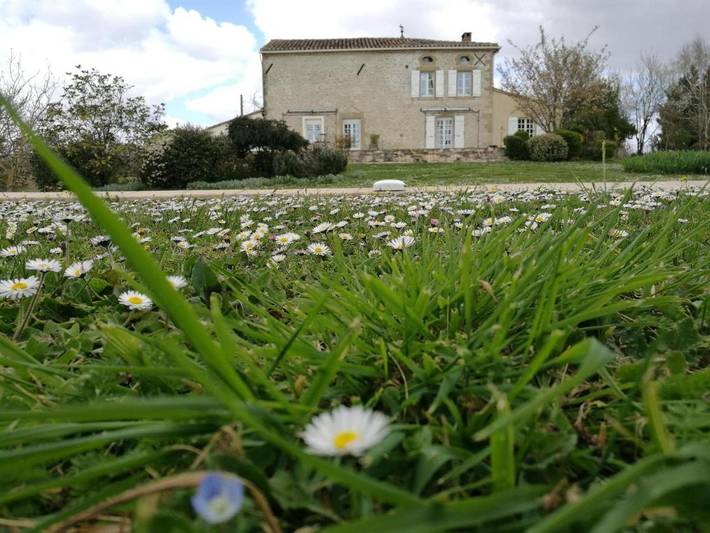 Location de vacances pour 4 personnes, avec Terrasse ainsi que Jardin et Piscine à Auriac-sur-Vendinelle