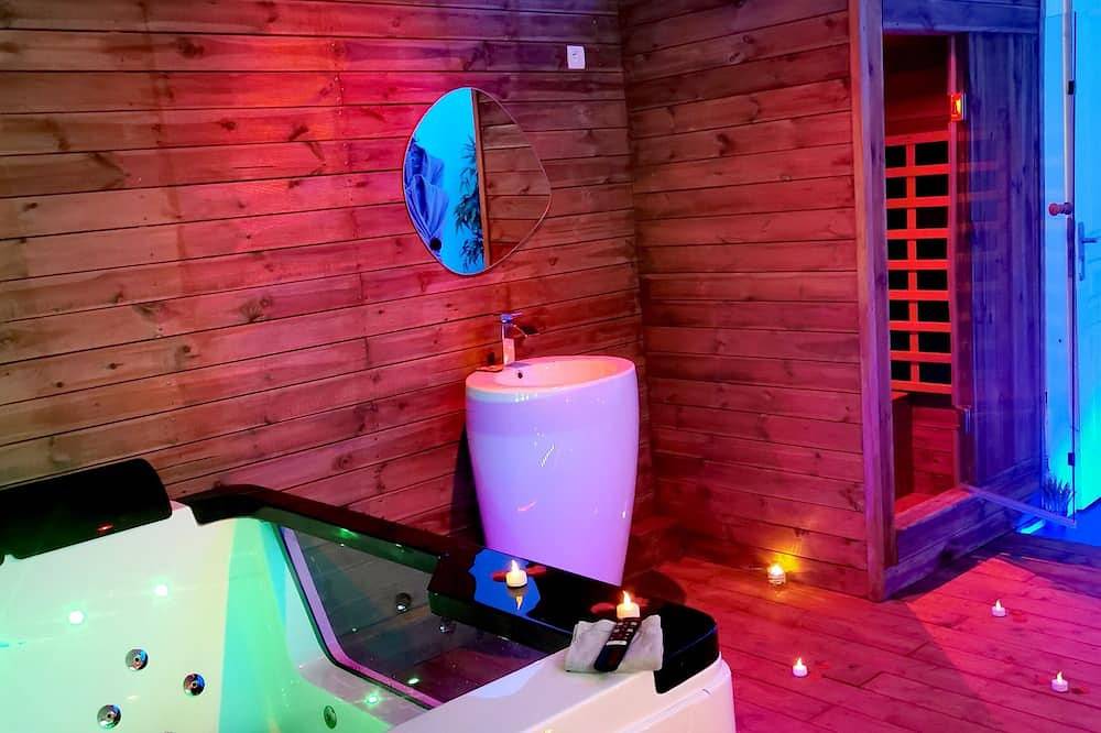 Suite Passion Spa and Sauna,  wifi, Parking in Neuf-Mesnil, Avesnes-sur-Helpe