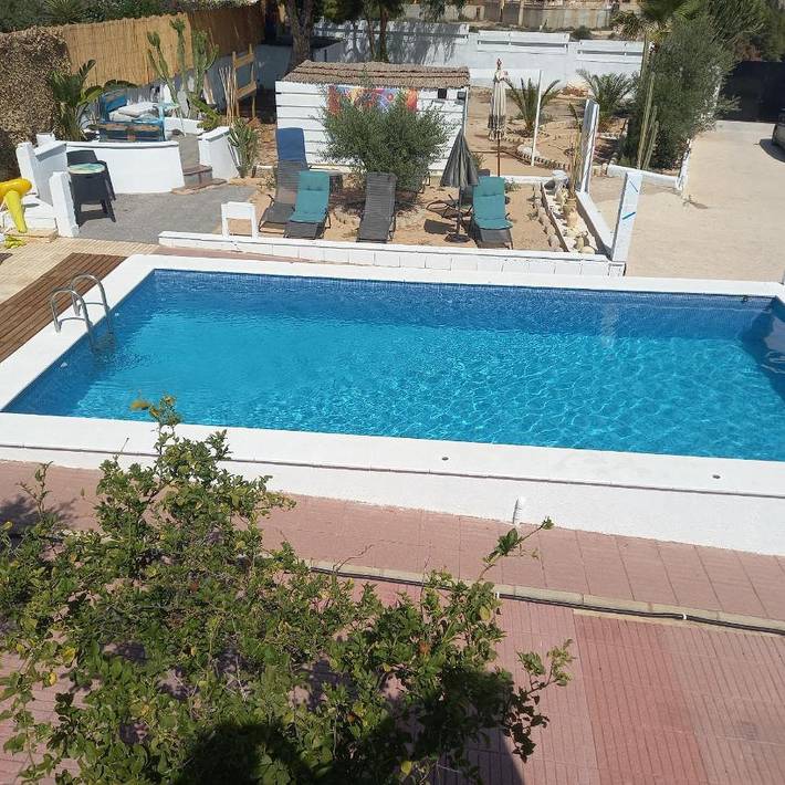 Chalet für 4 Personen, mit Whirlpool und Terrasse sowie Garten und Pool in Alicante