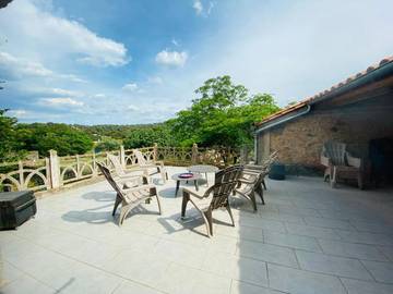 Location de vacances pour 12 personnes, avec vue et terrasse à Boutenac