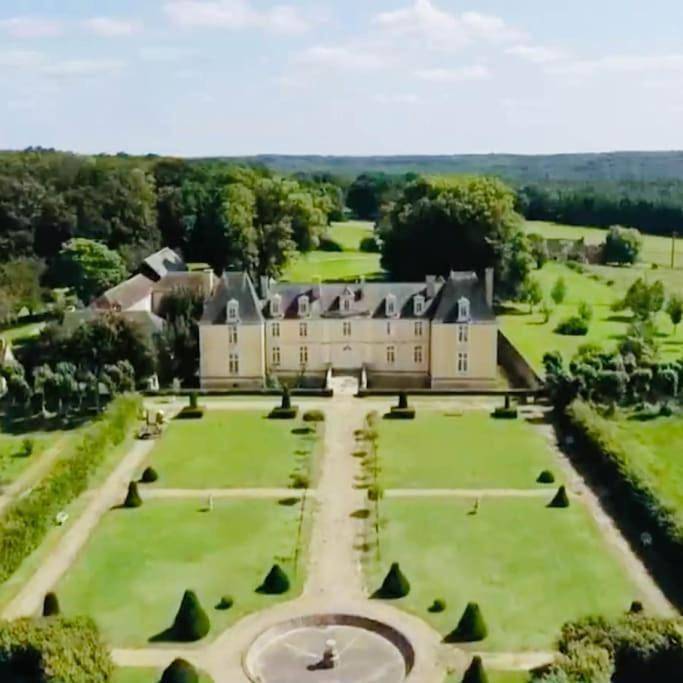 Cottage pour 15 personnes, avec vue et piscine ainsi que sauna et jardin, animaux acceptés dans Ardenay-sur-Mérize