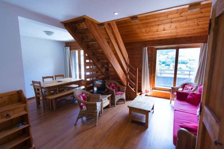 Entire apartment, Apartment for 8 people with terrace & view in Briançon, Serre Chevalier