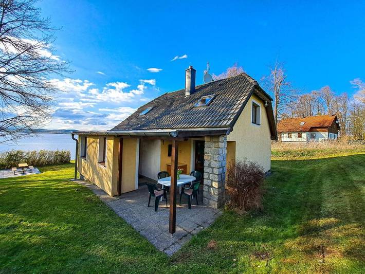 Ferienhaus für 8 Personen, mit Terrasse und Garten sowie Sauna und Seeblick in Schwarzbach