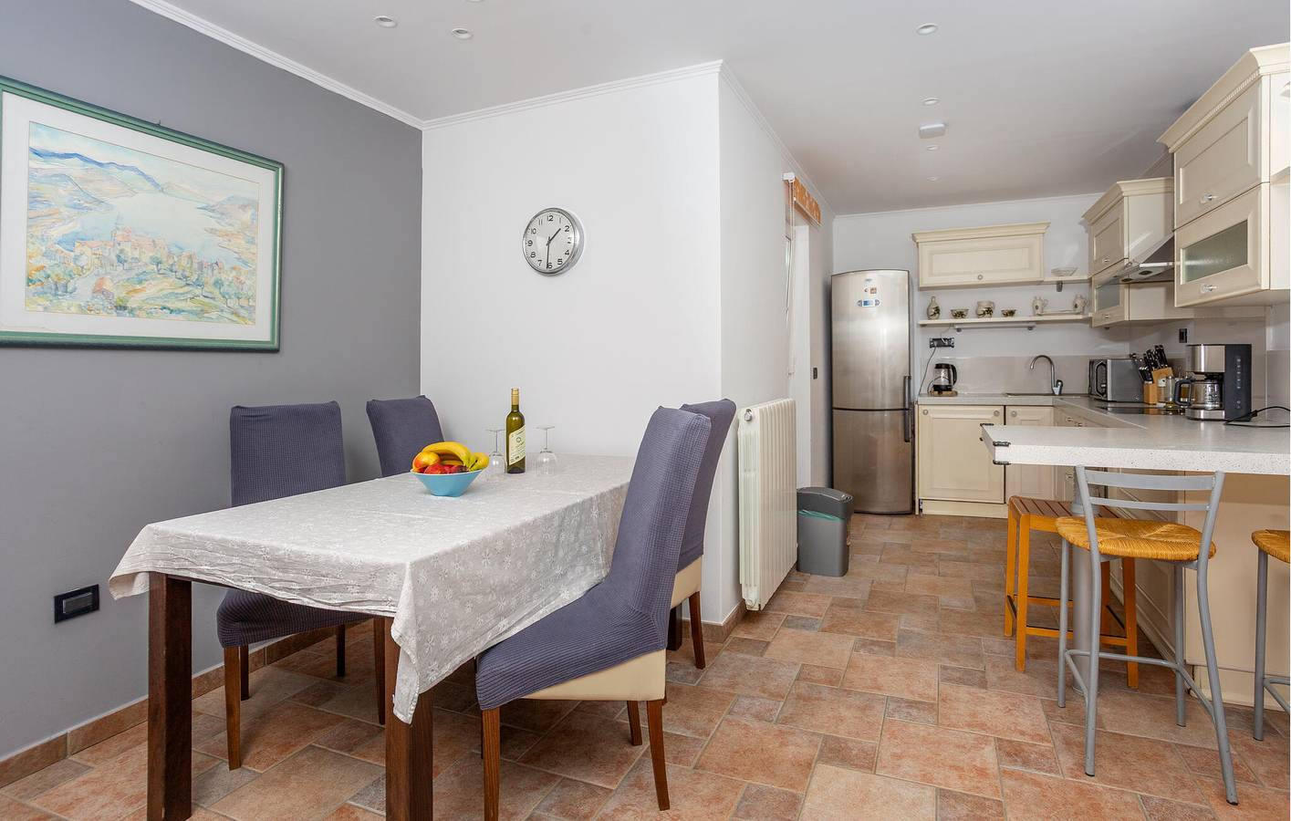 Ganze Ferienwohnung, Gemütliche Ferienwohnung mit Terrasse, WLAN und Parkplatz – 400 m bis zur Küste in Paveki, Vrh Martinscice