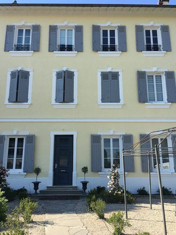 Chambre d’hôte pour 2 personnes, avec jardin ainsi que piscine et jacuzzi, animaux acceptés à Beynost