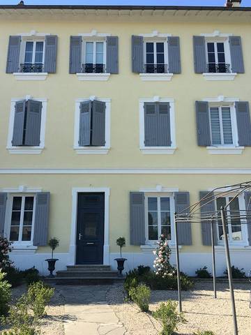 Cottage pour 2 personnes, avec jacuzzi ainsi que piscine et jardin, animaux acceptés à Beynost