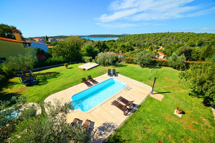 Vakantiewoning voor 6 personen, with Terras and Tuin as well as Zwembad in Medulin