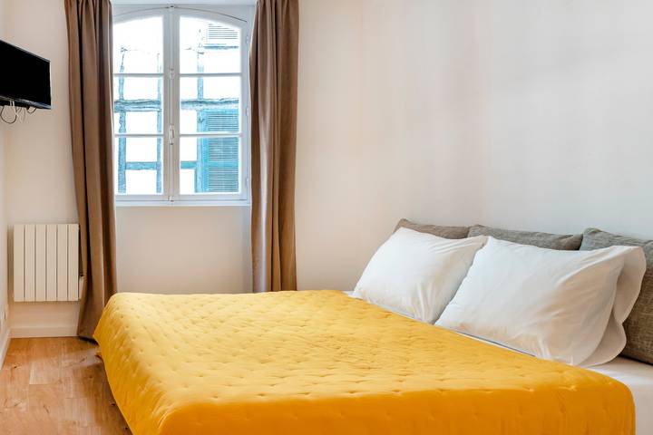 Studio entier, Studio au Cœur de Bayonne - Séjour Pratique et Confortable in Bayonne, Région de Bayonne