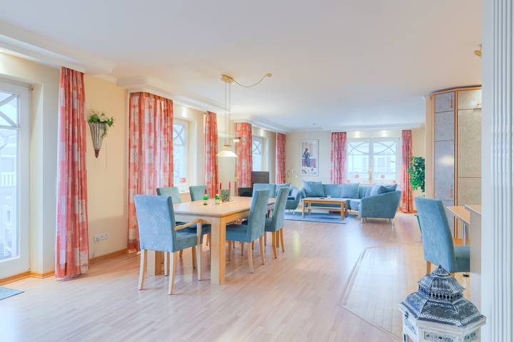 Ferienwohnung für 6 Personen, mit Balkon und Terrasse sowie Sauna in Binz