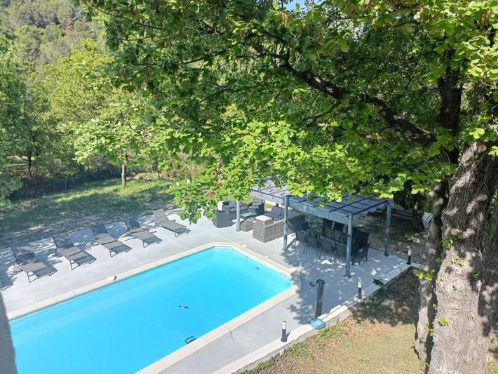 Gîte pour 12 personnes, avec jardin ainsi que piscine et vue, animaux acceptés à Montferrat