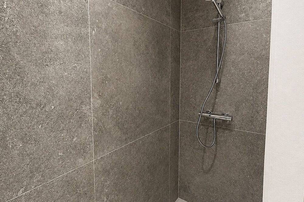 Appartement entier, L'appartement des Iris - Lac privé in Orange, Vaucluse