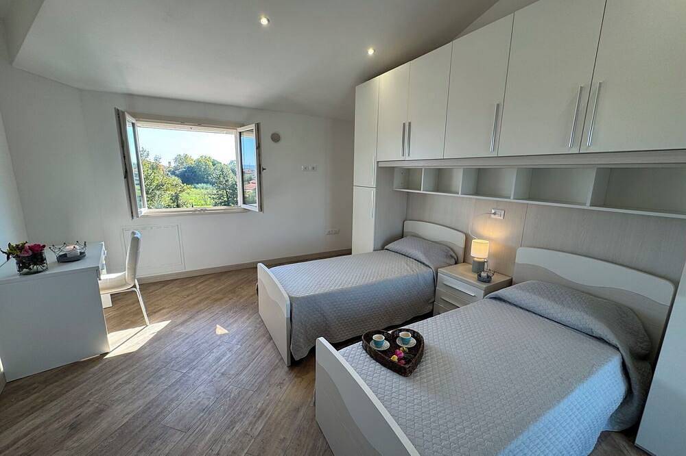 Alleinstehendes Ferienhaus mit privatem Pool, Whirlpool, W-Lan, Klimaanlage, Terrasse, bei Lucca in Altopascio, Lucca Provinz