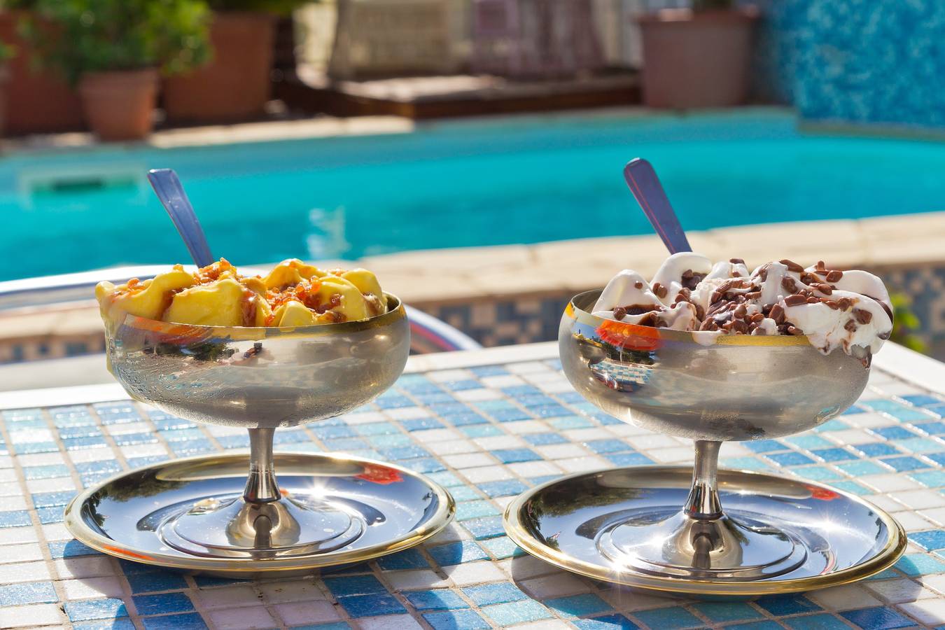 Entire apartment, Holiday Apartment "Casa Ginepro" in Villa with Wi-Fi, Courtyard & Pool in Capitana, Cagliari Province