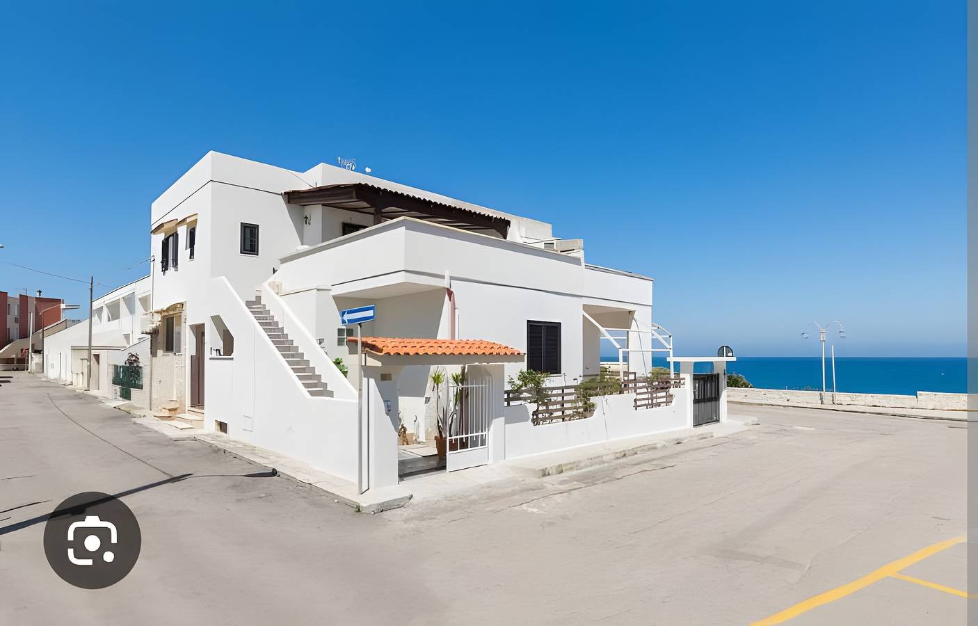 Casa Vacanze 'Azzurra' with Sea View, Wi-Fi and Air Conditioning in Torre Dell'orso, Lecce Province