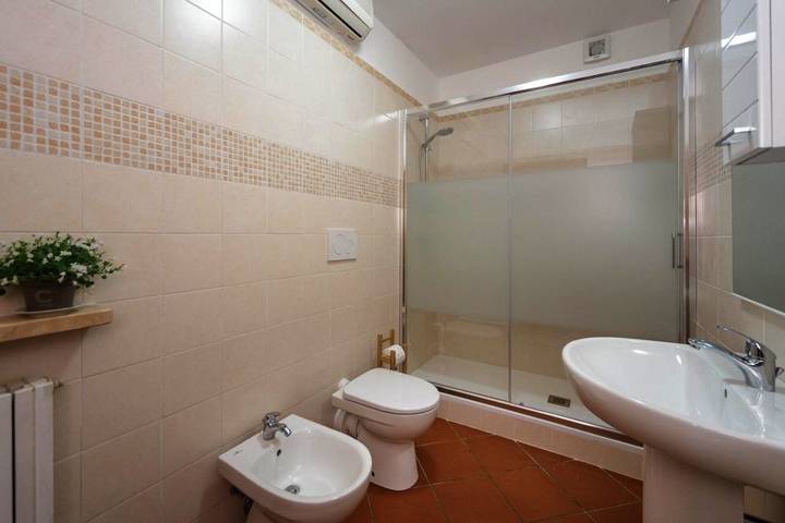 Location de vacances pour 2 personnes, avec piscine ainsi que vue et jardin à Sori - 2