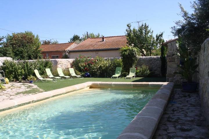 Location de vacances pour 2 personnes, avec jardin ainsi que vue et piscine à Nissan-lez-Enserune - 3