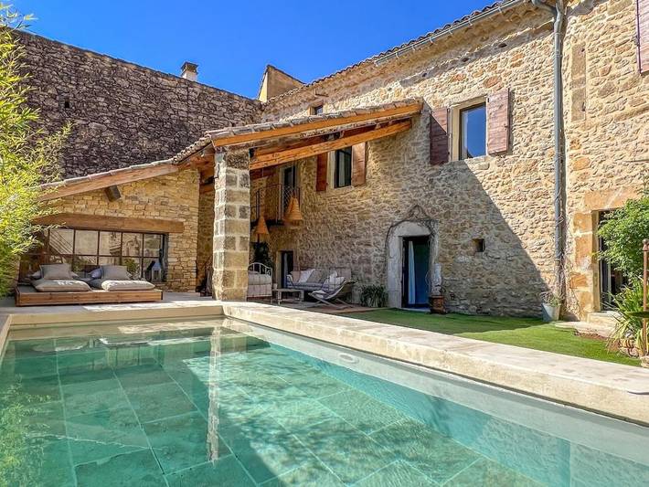 Villa pour 10 personnes, avec Balcon et Terrasse ainsi que Jardin et Piscine