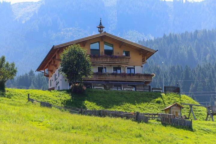 BnB für 4 Personen, mit Ausblick und Seeblick sowie Garten, mit Haustier in Zell am See