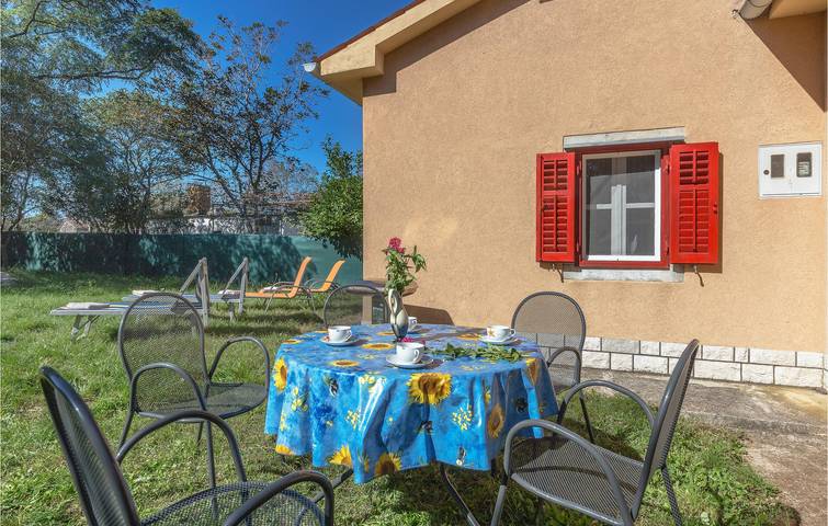 Acogedor apartamento de 2 dormitorios con jardín, aparcamiento y atracciones cercanas in Labin City, Labin